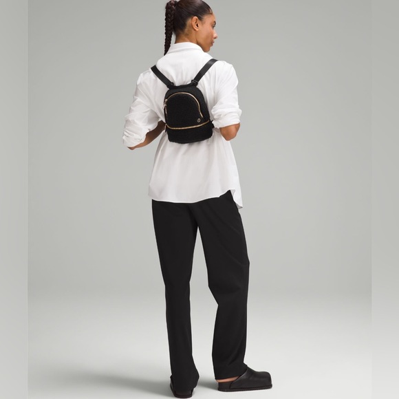 NWT Lululemon City Adventurer Backpack Micro 3L *Fleece Black Gold - Picture 2 of 9